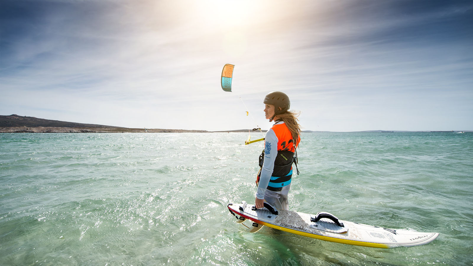 Kite srurfer getting ready to participate in downwind race.
